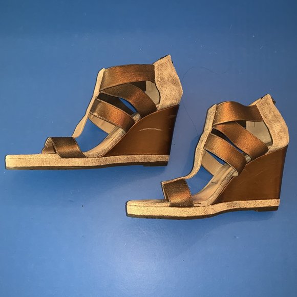 DONALD J PLINER Gold Leather Zip-Up Wedge Shoes 6M - Picture 2 of 4